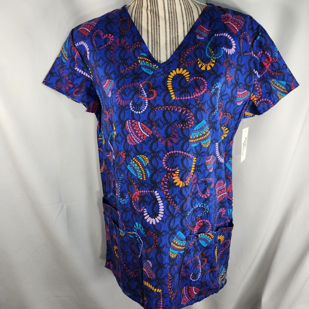 B Scrubs NWT Blue w/ Multicolored Heart Print Scrub Top Size Medium